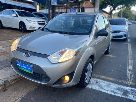 FORD FIESTA 1.6 ROCAM SEDAN 8V FLEX 4P MANUAL FORD FIESTA 1.6 ROCAM SEDAN 8V FLEX 4P MANUAL